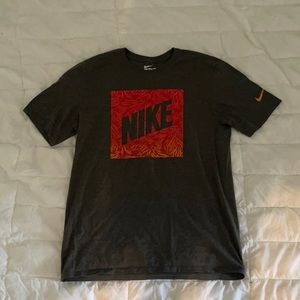 {Men’s Nike Tshirt}